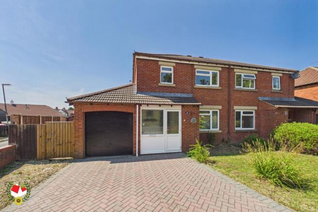 3 bed property, in The Oval, £310,000