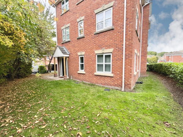 4 bed property, in Morris Court, £220,000