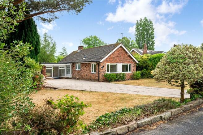 2 bed property, in Meadow Drive, £695,000