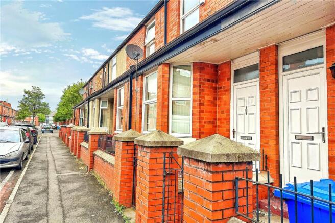2 bed property, in Harley Street, £160,000