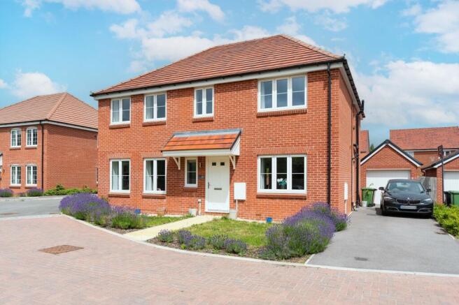 5 bed property, in The Hawthorns, £700,000