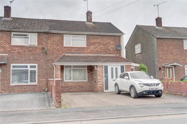 2 bed property, in Cranmore Avenue, £180,000