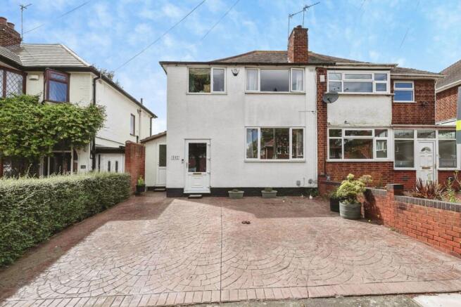 3 bed property, in Elmbridge Road, £270,000