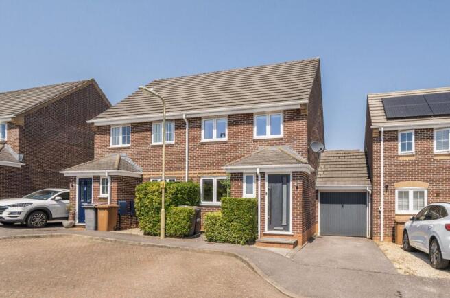 3 bed property, in Moneyer Road, £350,000