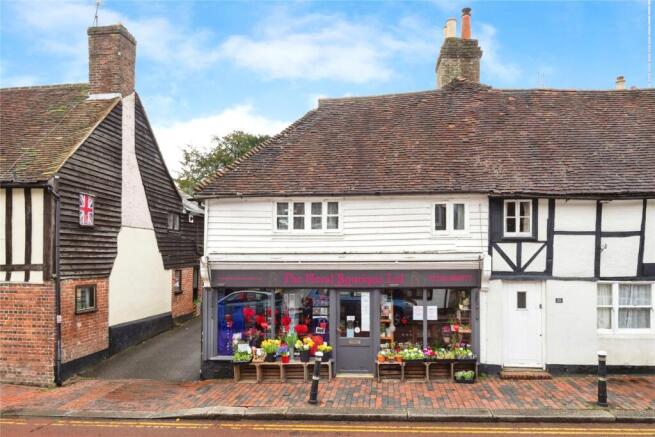 2 bed property, in High Street, £300,000