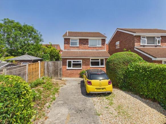 3 bed property, in Sheridan Close, £269,950