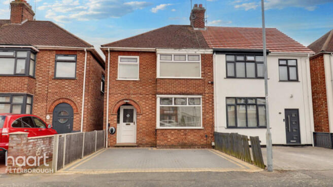 3 bed property, in Clare Road, £260,000