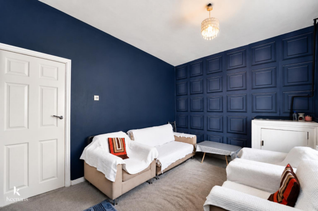 2 bed property, in Evelyn Street, £90,000