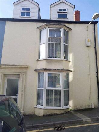 5 bed property, in Penmaesglas Road, £230,000