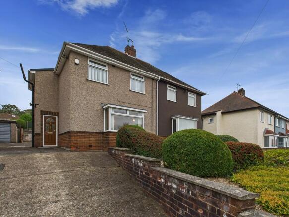 3 bed property, in Hady Crescent, £190,000