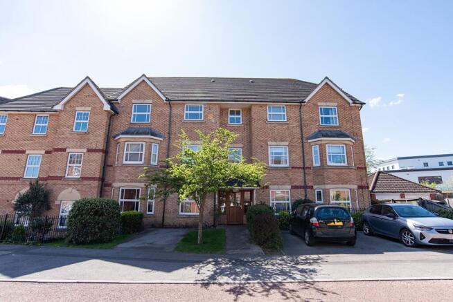 2 bed property, in College Road, £110,000