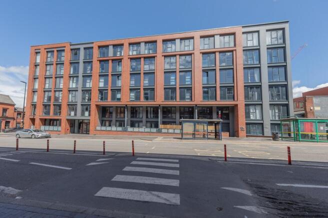 2 bed property, in Bradford Street, £170,000