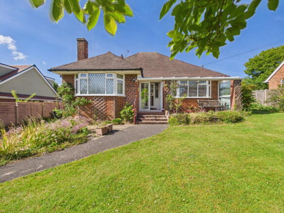 3 bed property, in Allendale Avenue, £600,000