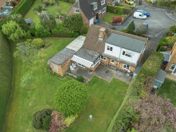 4 bed property, in Hendons Way, £700,000