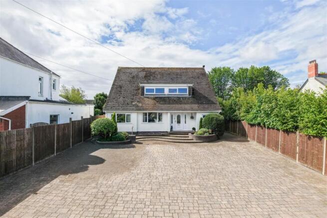 5 bed property, in Wild Winds, £765,000