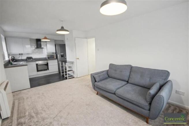 2 bed property, in Clairville Close, £80,000