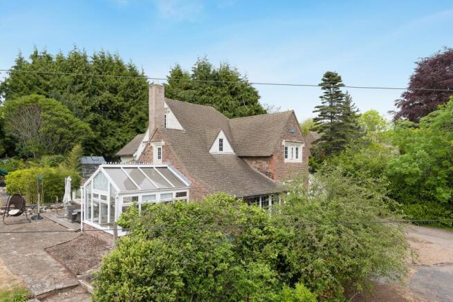5 bed property, in Old Ross Road, £725,000