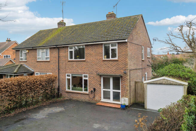 3 bed property, in Quarrydale Drive, £725,000