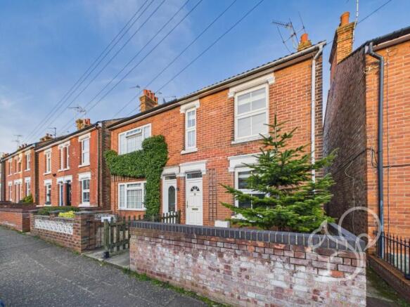 3 bed property, in Scarletts Road, £270,000