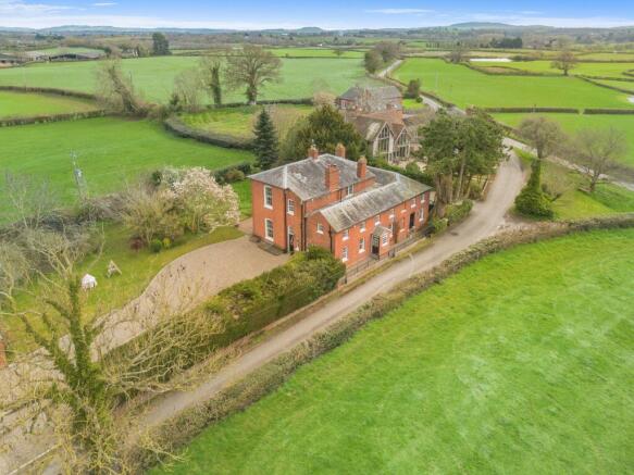 6 bed property, in Kenchester, £1,100,000
