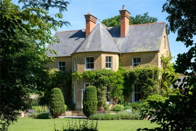 7 bed property, in Water Street, £1,595,000