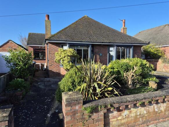 3 bed property, in Weeton Avenue, £265,000