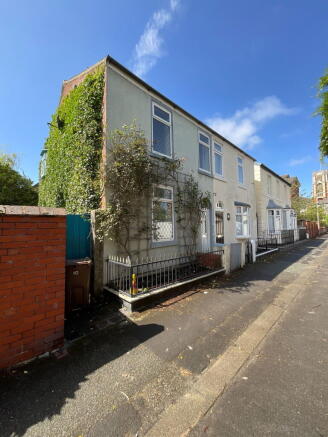 3 bed property, in 10 Trinity Mews, £100,000