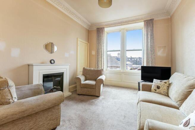 1 bed property, in 35 (2F1) Dalmeny Street, £175,000