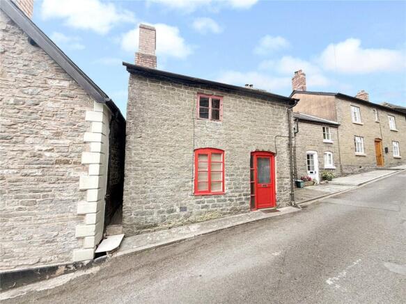 2 bed property, in Church Road, £95,000