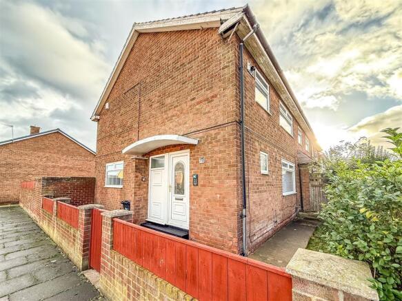 5 bed property, in Midville Walk, £140,000