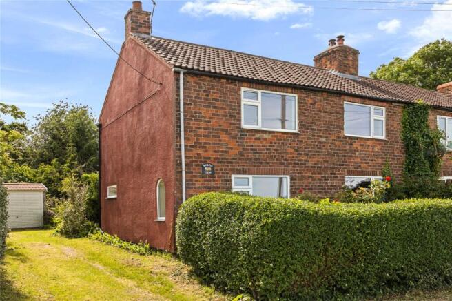 4 bed property, in Main Street, £240,000