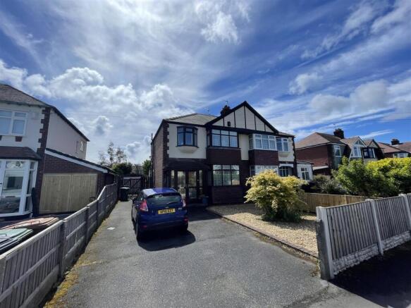 3 bed property, in Cornelius Drive, £320,000