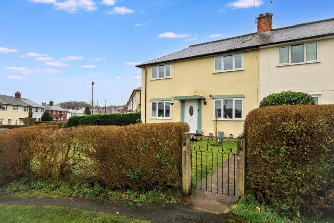3 bed property, in The Crescent, £245,000