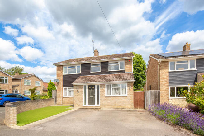 4 bed property, in St. Giles Close, £595,000