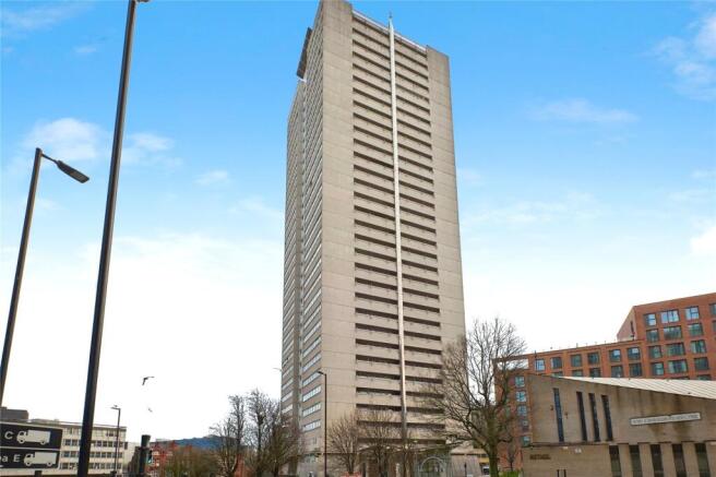 2 bed property, in Holloway Head, £100,000