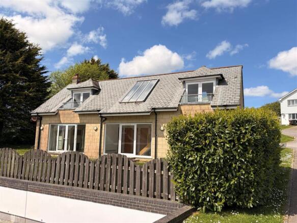 4 bed property, in Bella Vista Gardens, £650,000