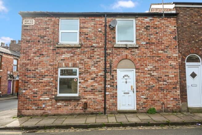 2 bed property, in Water Street, £125,000