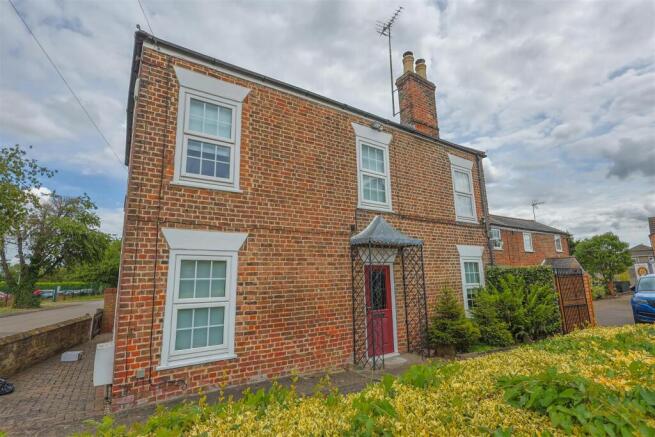 6 bed property, in Matmore Gate, £499,995