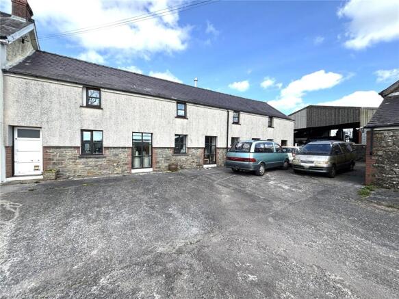3 bed property, in Lampeter Velfrey, £280,000