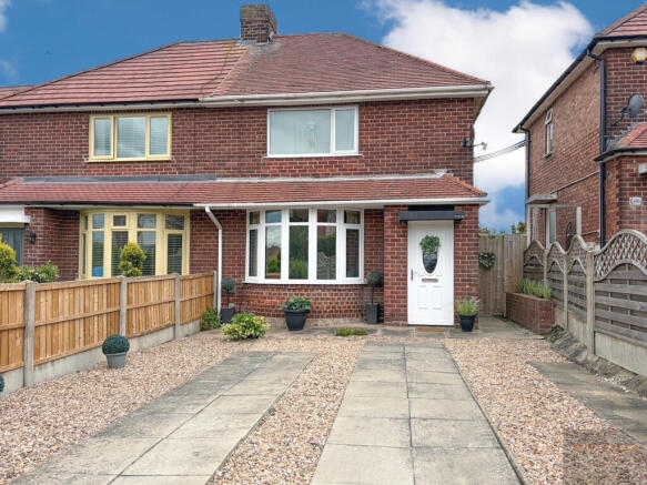 2 bed property, in Mill Road, £190,000