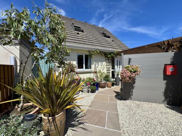 2 bed property, in Agar Road, £267,500