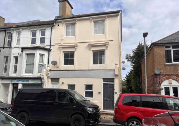 2 bed property, in 21B Hughenden Road, £60,000