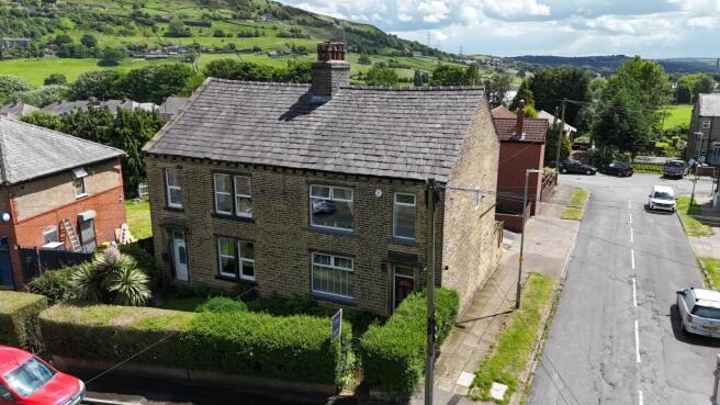 4 bed property, in Beechwood Road, £240,000