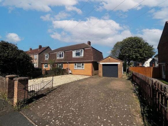 2 bed property, in Quarry Road, £320,000
