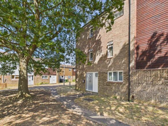 4 bed property, in Oxclose, £220,000