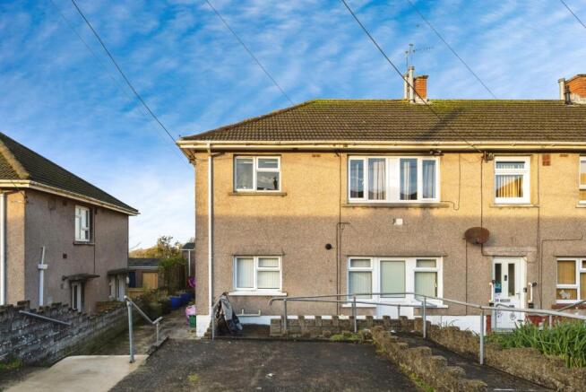 3 bed property, in Heol Maes Y Cerrig, £69,000