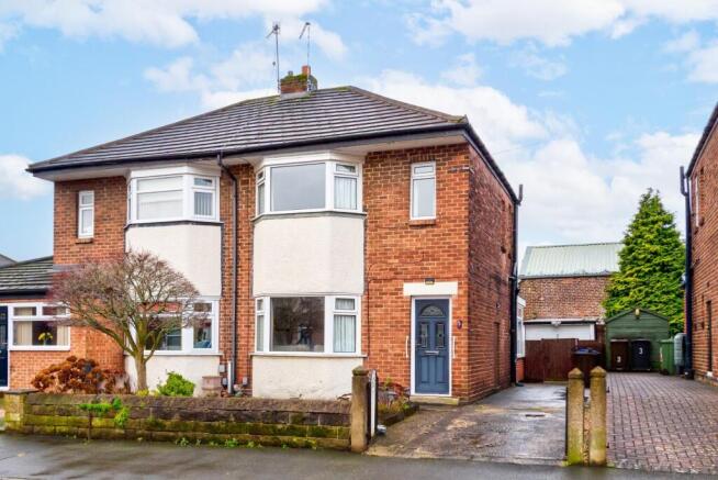 3 bed property, in Dudley Road, £240,000