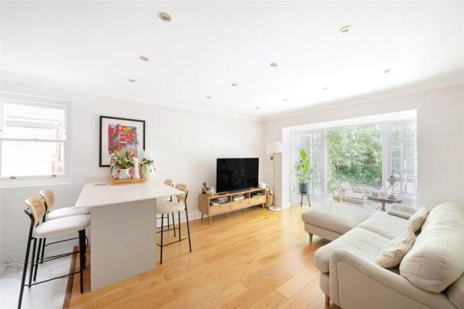 2 bed property, in Lambolle Road, £995,000