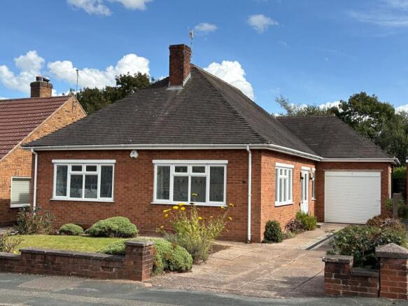 3 bed property, in Fountains Avenue, £325,000