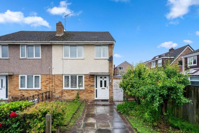 3 bed property, in Hereford Close, £200,000